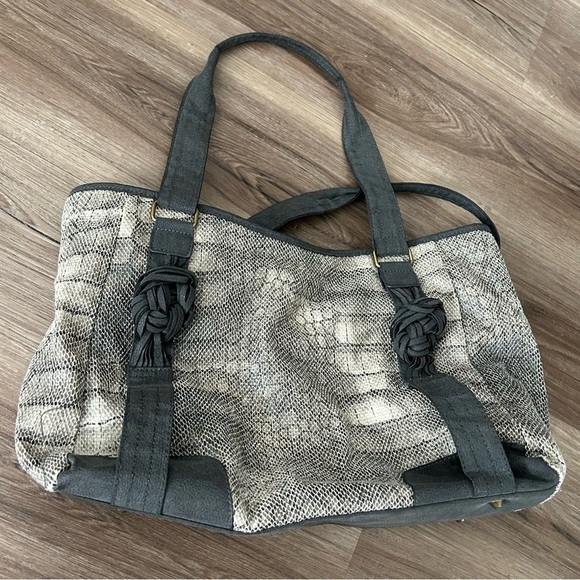 Braciano Gray Cream SnakeSkin Tote Shoulder Bag - Picture 11 of 16
